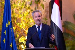 الاتحاد الأوروبي يجدد مطالبته بالإفراج عن موظفي الأمم المتحدة ويؤكد دعمه للحكومة اليمنية والإصلاحات الاقتصادية