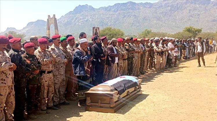 الضالع.. تشييع جثمان الفقيد الفريق الركن علي قائد صالح مشرح إلى مسقط رأسه في موكب جنائزي مهيب