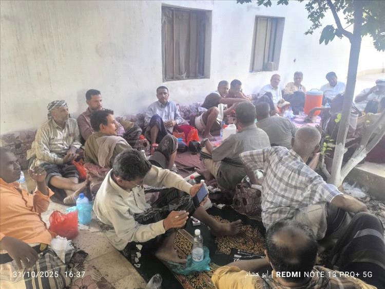 على وقع الجبايات والانقسامات الأمنية وتصدير الأزمات من الخارج.. نخب أبين تدعو للاصطفاف الداخلي وتنفيذ قرار وقف الجبايات