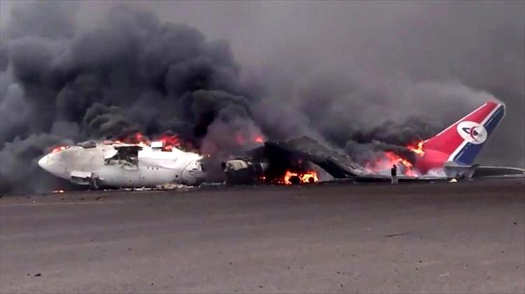 صحفي يهاجم الحوثيين: دمّروا مطار صنعاء ويحاولون تحويل مطار عدن ممرا للسلاح الإيراني