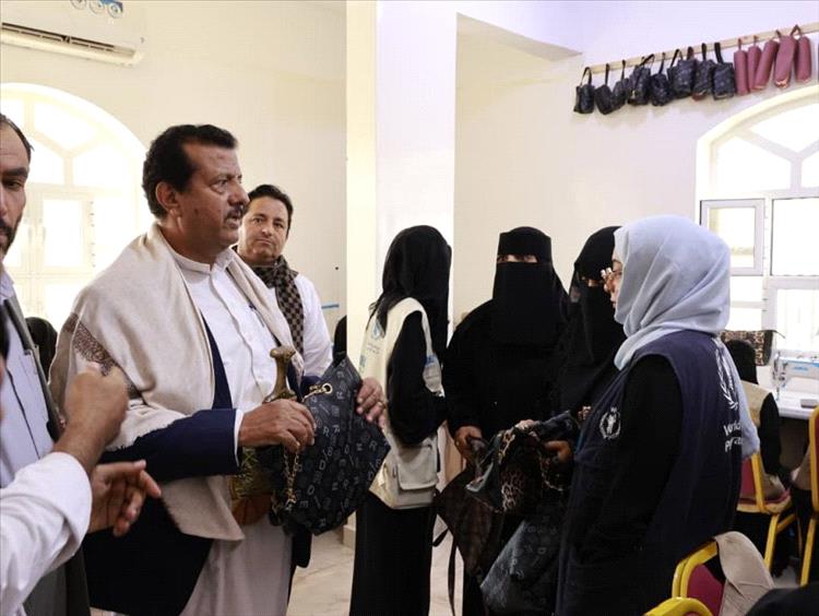 اختتام خمس دورات حرفية لـ 200 مستفيد في مأرب