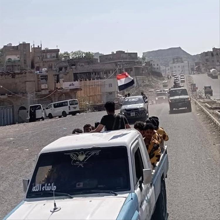 شرطة تعز تلقي القبض على مطلوب أمنيًا في قضايا جنائية متعددة