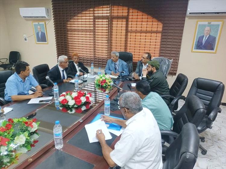 اجتماع في لحج يناقش حماية أراضي الدولة وتنظيم إجراءات التقاضي