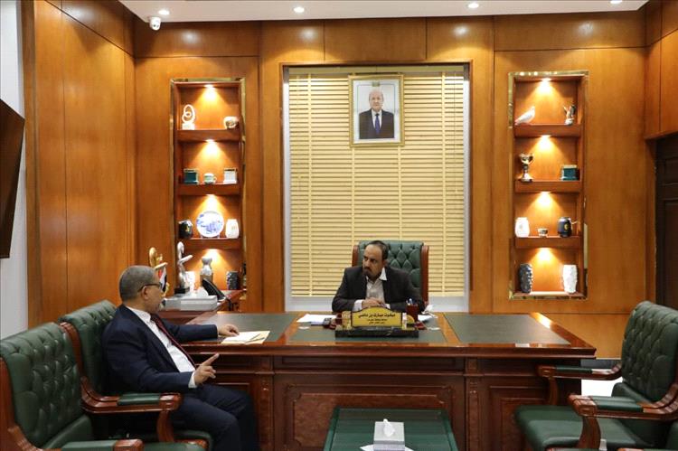 المحافظ بن ماضي ورئيس جامعة حضرموت يناقشان جملة نشاطات أكاديمية وبحثية لتطوير التعليم الأكاديمي بالجامعة