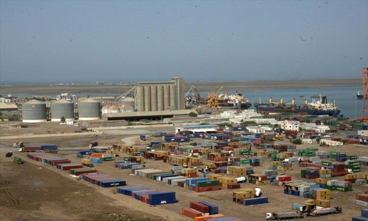 لماذا استُثني ميناء المخا من قرار مجلس القيادة الرئاسي بإغلاق الموانئ المستحدثة؟