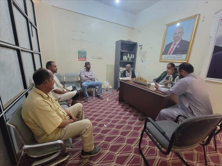 مدير عام قعطبة بكر الشاعري يلتقي مدير مشروع منظمة أكتد لمناقشة آلية تنفيذ المشاريع