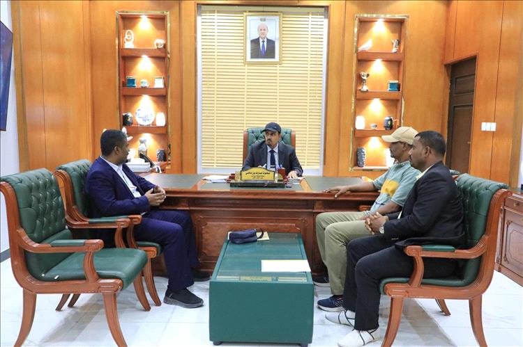 محافظ حضرموت يطلع على تحضيرات استضافة المحافظة لبطولة المنتخبات لكرة السلة (3×3)