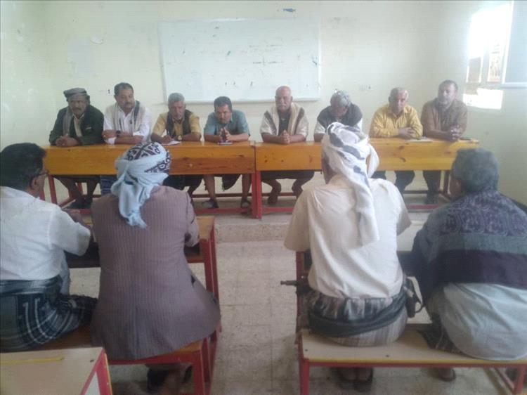 قيادات محلية من مديرية لودر وشخصيات اجتماعية وقبلية كبيرة تعقد لقاء موسع
