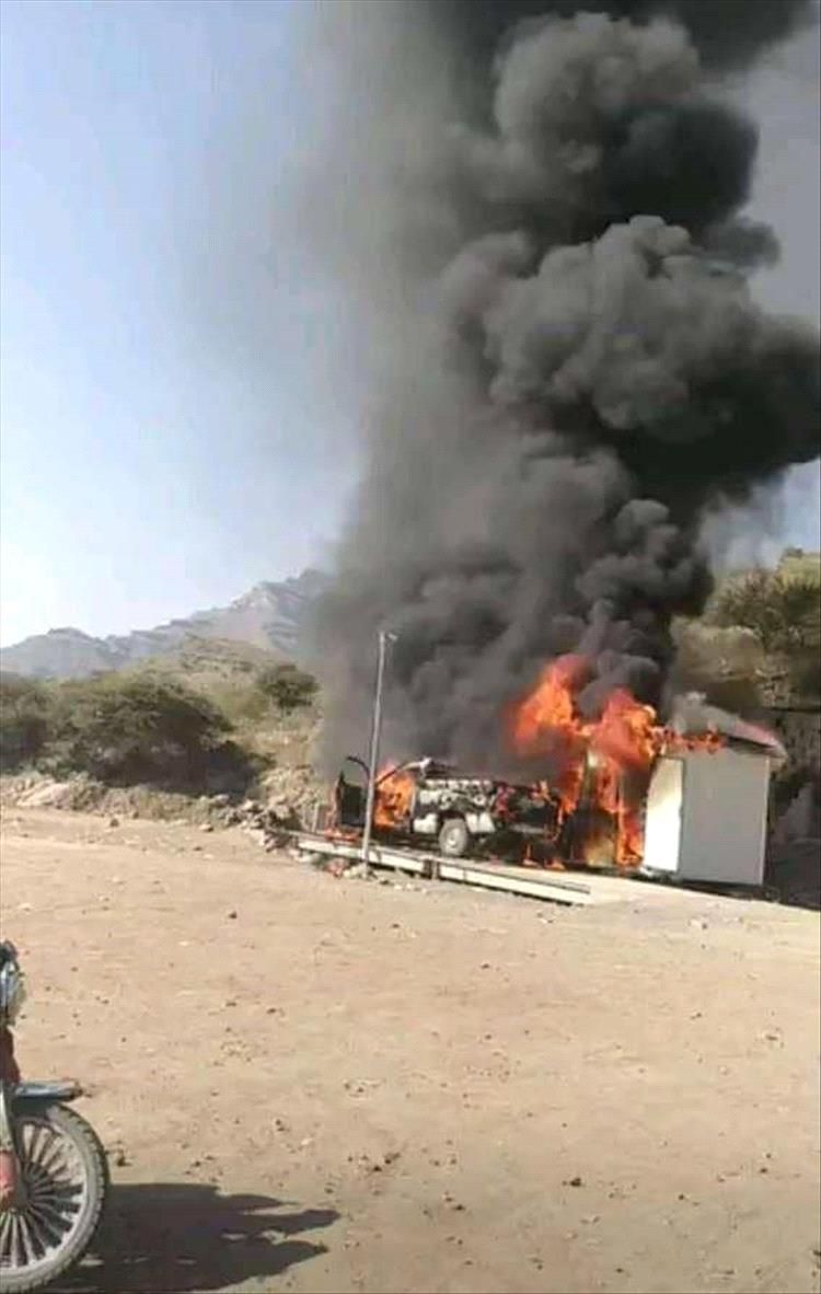 مواطن يحرق سيارته احتجاجًا على الجبايات في دمت