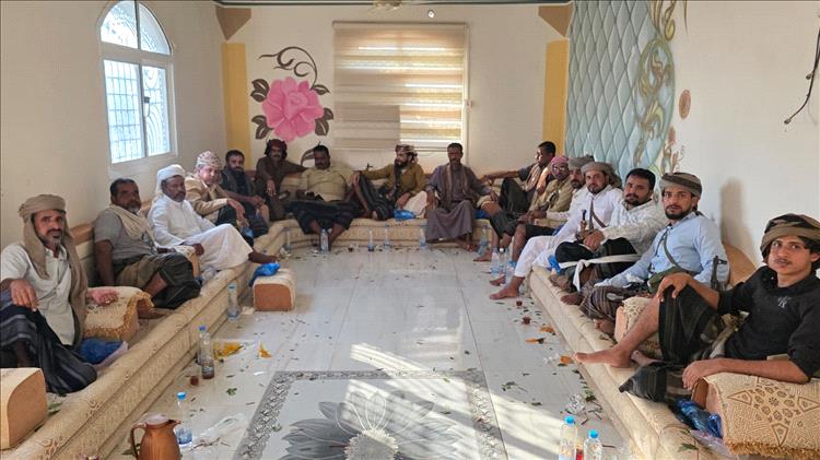 لقاء قبلي تشاوري بمدينة عين بامعبد مديرية رضوم لقبائل آل ذييب استعدادًا للقاء عام وموسع قريباً