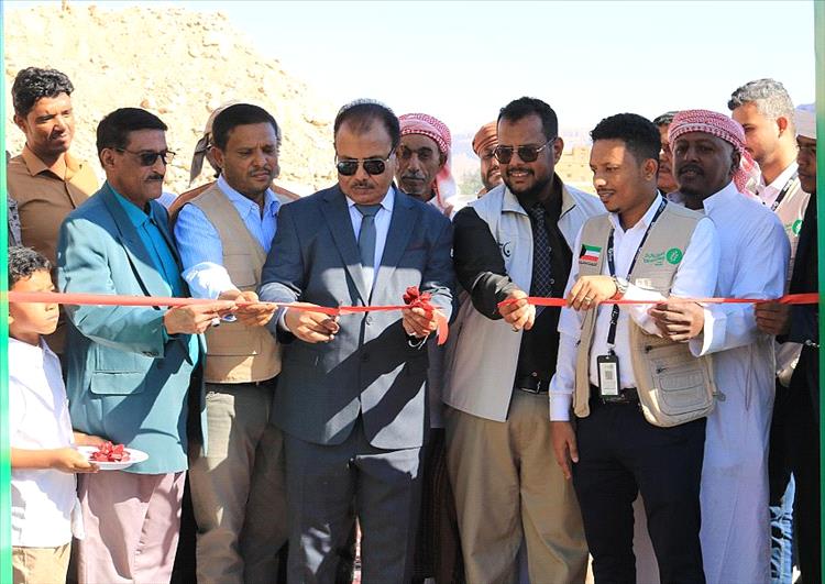 الوكيل العامري يفتتح مشروع مضخة مياه مركز حضرموت بشريوف بتمويل كويتي