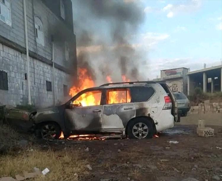 مجهولون يحرقون سيارتين في محافظة إب وسط صمت أمني