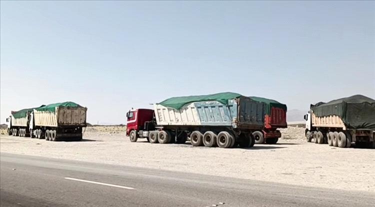 جبايات تفوق قيمة الحمولة.. شاحنات أبين محتجزة لثلاثة أيام بسبب مطالبة بـ200 ألف ريال