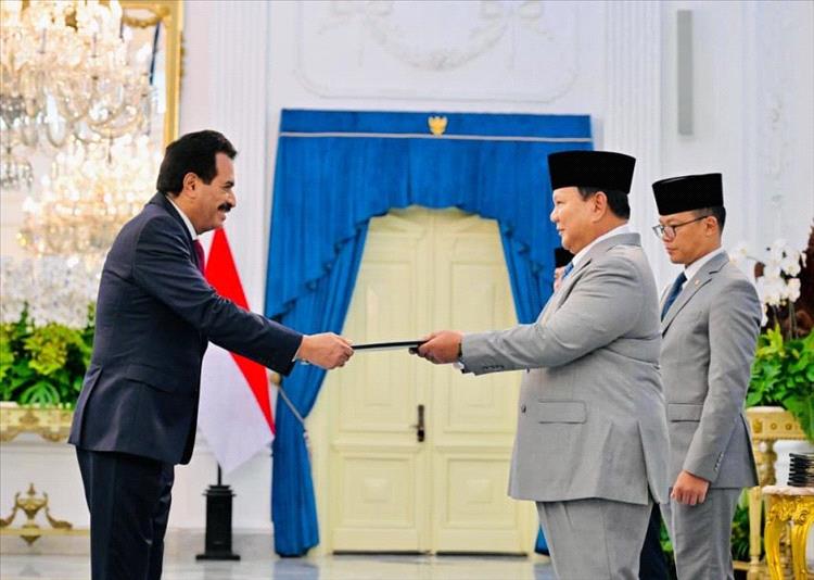 بلفقيه يقدم للرئيس الاندونيسي أوراق اعتماده سفيراً لليمن