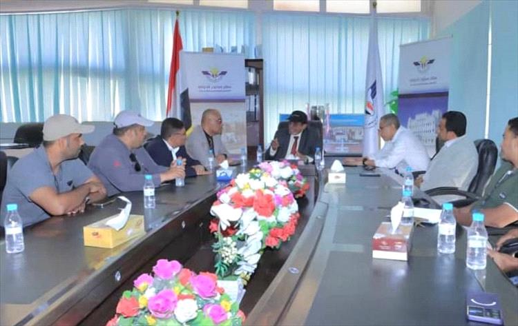 رئيس هيئة الطيران يطلع على سير العمل والمشاريع التطويرية في مطار سيئون الدولي