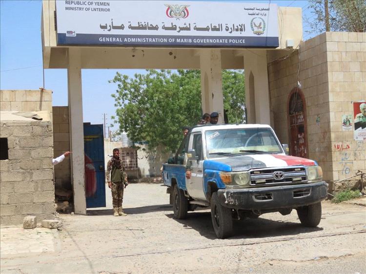 الأجهزة الأمنية والعسكرية  بمأرب تلقي القبض على المتهمين  باغتيال ضابط في الجيش الوطني.