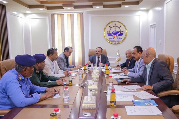 اجتماع اللجنة الوزارية العليا للتحقيق بحادثة احتراق حافلة نقل الركاب بطريق العرقوب