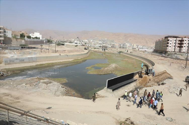 محافظ حضرموت يتفقد العمل بمشروع المرحلة الثانية لخور المكلا  ويوجّه بإزالة العوائق التي تعترض سرعة الانجاز