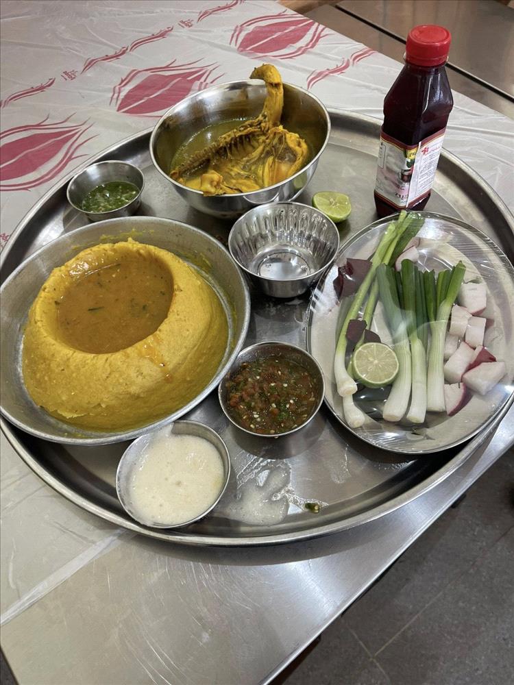 عصيد ومرق الدجاج.. سفير المائدة اليمنية ونكهة الأصالة التي لا تُقاوم