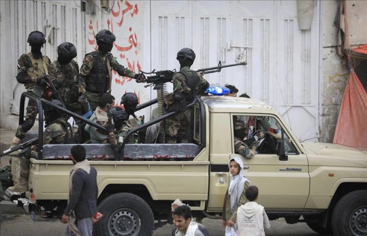 مداهمات وقطع طريق واستدراج.. خمس قصص لتربويين من إب غيّبتهم السجون منذ أشهر