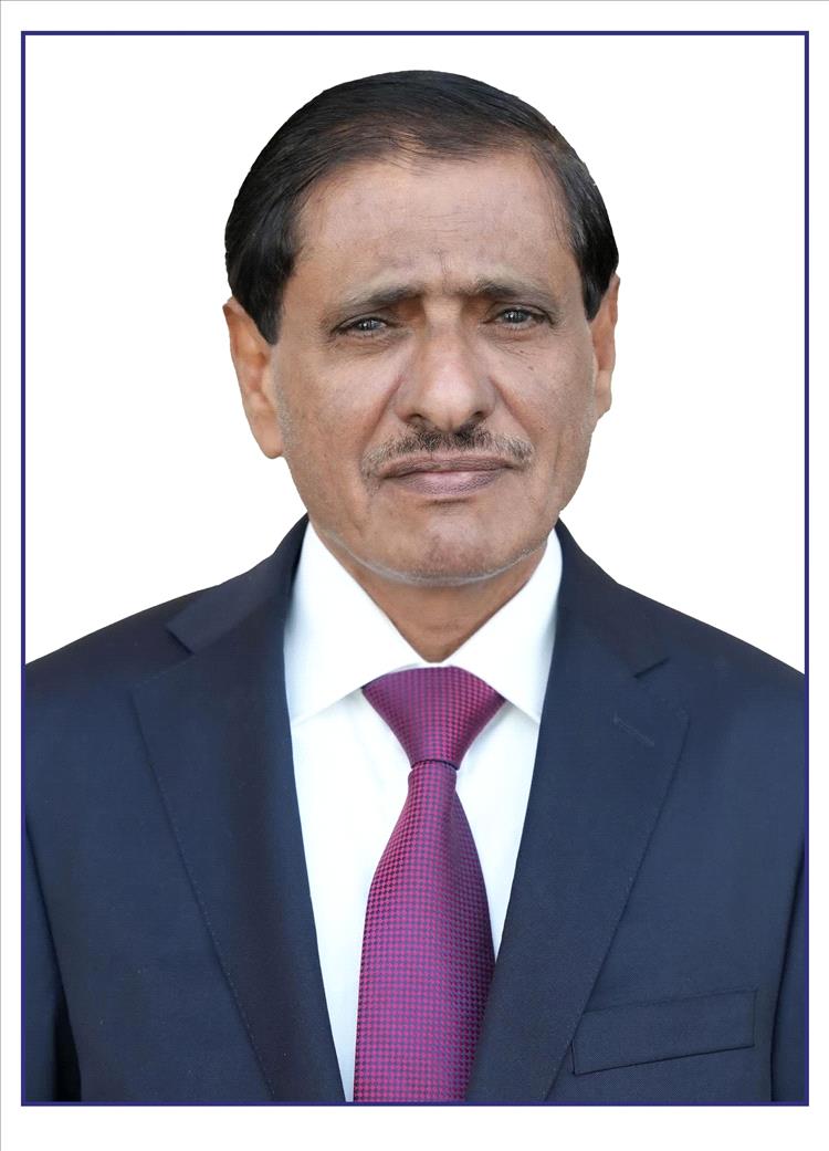 عضو مجلس القيادة الرئاسي البحسني يعزّي بوفاة الشيخ أبوبكر باعباد