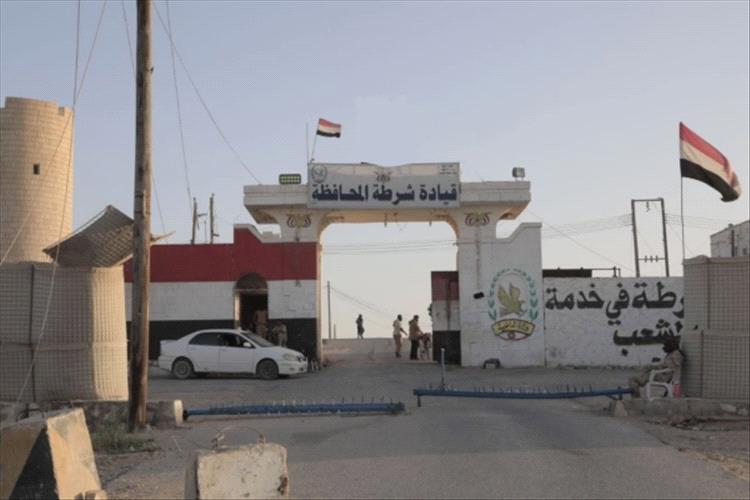 أمن المهرة يعلن ضبط متهمٍ في جريمة قتل خلال ساعات من ارتكابها