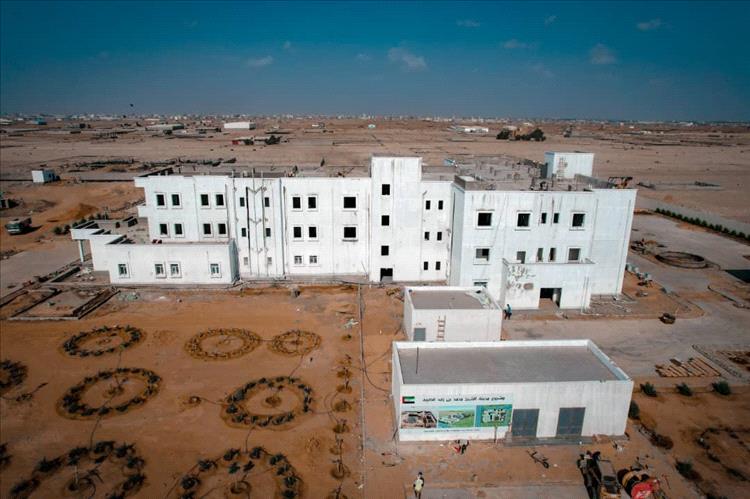 المحافظ لملس يتفقد سير العمل في مشروع مدينة الشيخ محمد بن زايد الطبية ويشيد بوتيرة الإنجاز المتصاعدة