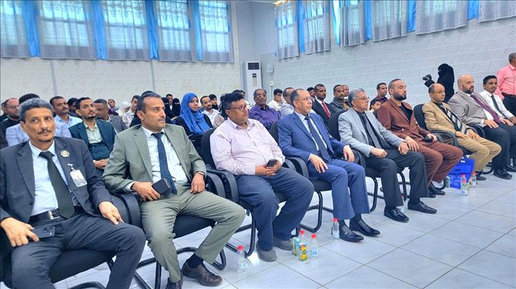 بحضور وزير الصناعة 
مركز المستشارين اليمنيين للخدمات المالية يكريم الفائزين بجائزة سفراء المحاسبة لدورة الثالثة بعدن