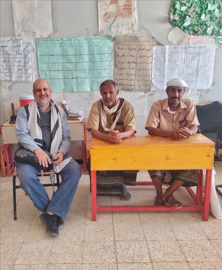 مدير مكتب التربية بمودية يزور مدرسة أبي سلمة ويشيد بدور مجلس الأمهات في دعم التعليم