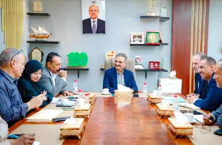 المحافظ لملس يناقش مع مكتب الأمم المتحدة لخدمات المشاريع سير العمل بمشروع طريق حيوي وهام بالعاصمة عدن