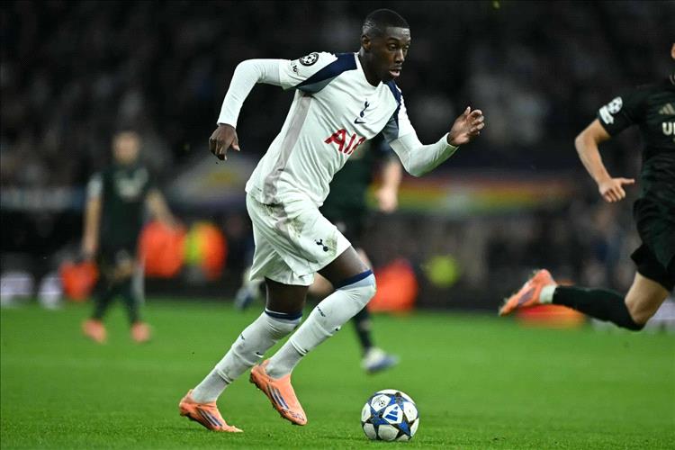 استبعاد كولو مواني لاعب توتنهام من تشكيلة فرنسا بسبب إصابة في الفك