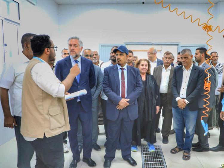 محافظ حضرموت الأستاذ مبخوت بن ماضي وسفير الاتحاد الأوروبي يفتتحان مركز الصادرات السمكية بالمحافظة