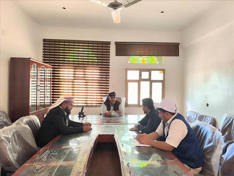 مدير عام المحفد يستقبل وفد مؤسسة نور الإبداع للتنمية لبحث احتياجات المديرية في قطاعات الخدمات الأساسية