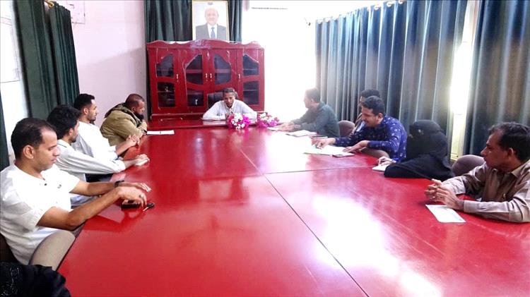 محافظ أبين يعلن دعمه للقمة الشبابية ويؤكد على تمكين الكفاءات الشابة في المحافظة