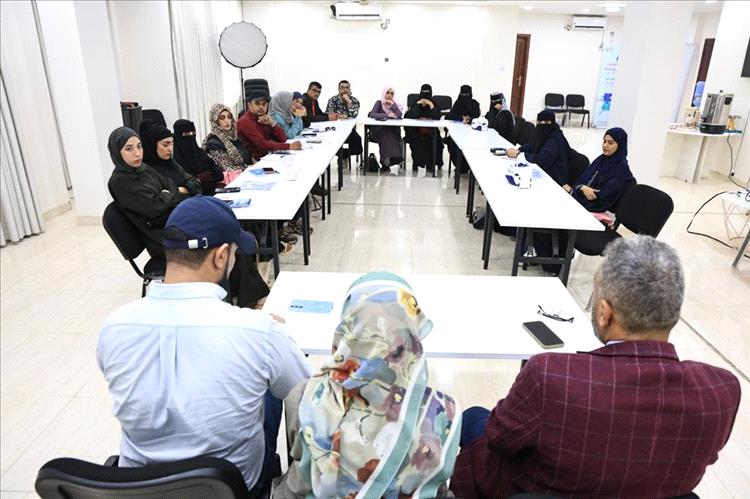 مؤسسة الصحافة الإنسانية و"فريدريش إيبرت" تفتتحان ورشة عمل حول التغير المناخي والطاقة المتجددة في عدن