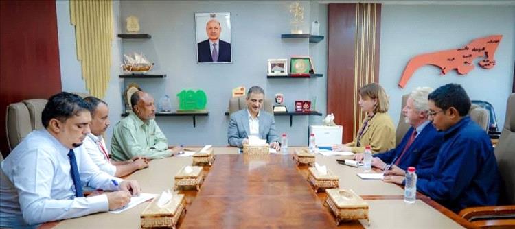 لملس يبحث مع وفد حكومي هولندي سبل تطوير مؤسسة مياه عدن