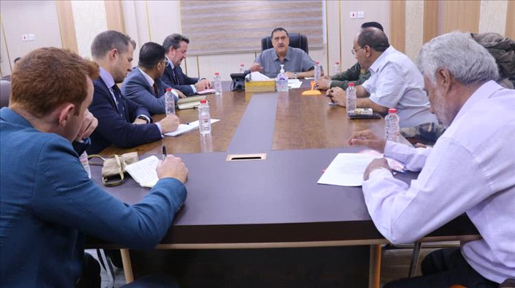 اللواء مطهر الشعيبي يستقبل وفداً بريطانياً رفيع المستوى لبحث التعاون الأمني وأوضاع المهاجرين الأفارقة