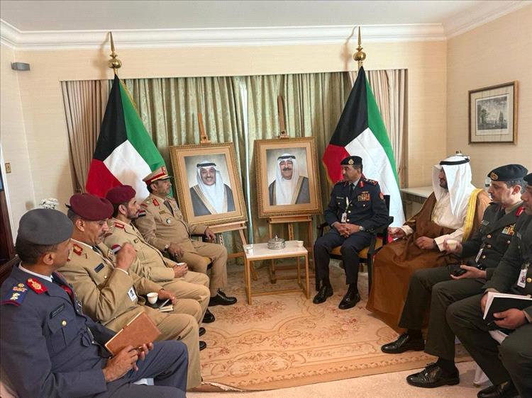 رئيس هيئة الأركان يبحث التعاون العسكري والدعم مع قادة الجيوش في حوار المنامة