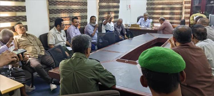 محافظ لحج يناقش إطلاق مشاريع استراتيجية لتطوير الزراعة والري في تبن