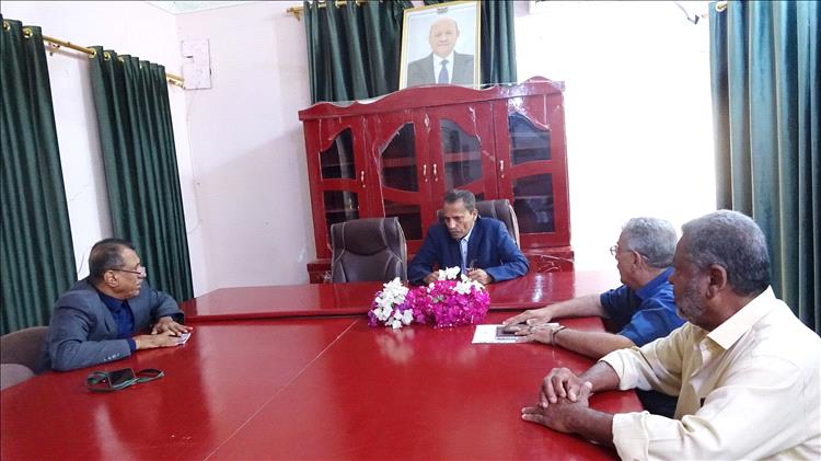 محافظ أبين يناقش مع مديري المالية والموارد المالية وصندوق النظافة تنفيذ خطة أولويات الإصلاحات الاقتصادية