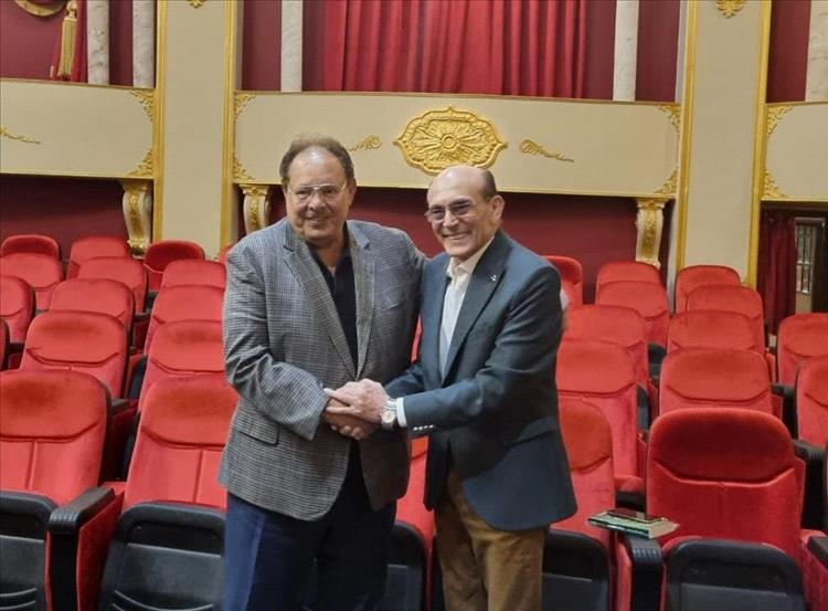 الرئيس الأسبق علي ناصر محمد يطمئن على صحة الفنان محمد صبحي