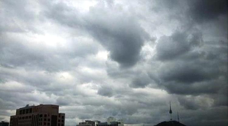 الأرصاد: أجواء باردة على المرتفعات وأمطار خفيفة محتملة على السواحل الشرقية وسقطرى