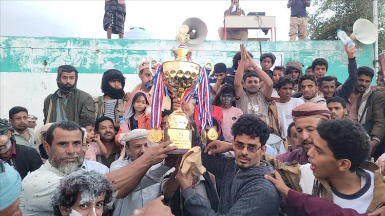 اتحاد الحضن يتوج بلقب بطولة الفقيد "أديب العيسي" وسط حضور رسمي وجماهيري كبير