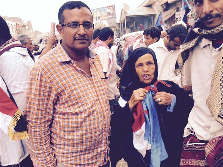 قيادي في الحراك الجنوبي : نهبوا الممتلكات العامة والان يقومون بشراء وتزوير البحوث العلمية وشراء الرتب العسكرية