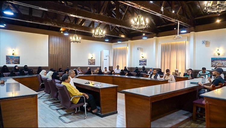 اجتماع لمناقشة خطط العمل ومستوى أداء إدارات المجلس المحلي بمديرية صيرة بعدن