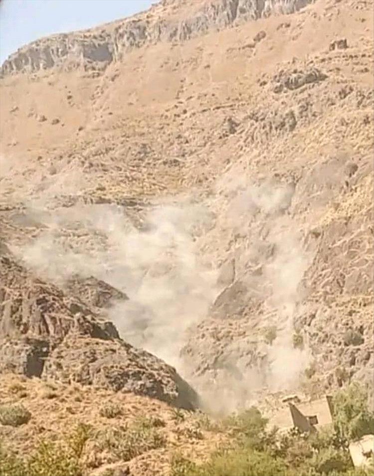 مخاوف متصاعدة في السياني بإب بعد تحويل القرى والجبال إلى مخازن أسلحة ومواقع عسكرية