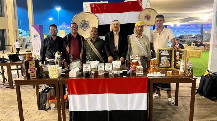 الوفد اليمني يجذب الأنظار بعرض تراثي وثقافي في اليوم العربي بأبوظبي