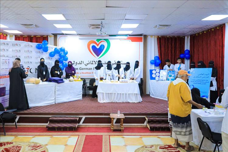مستشفى عدن الألماني الدولي ينفذ مخيمًا طبيًا مجانيًا لمرضى السكري في اليوم العالمي للسكري