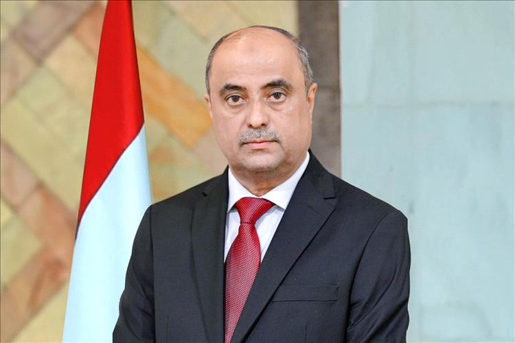 رئيس الوزراء يعود إلى العاصمة المؤقتة عدن بعد زيارة عمل خارجية