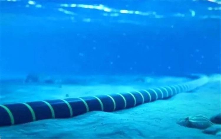 بلومبيرج: جوجل وميتا تؤجلان مد كابل البحر الأحمر بسبب تهديدات أمنية